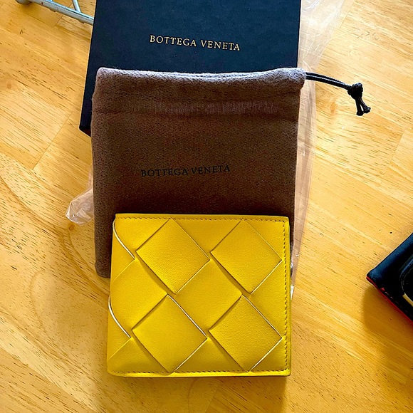 Brand new beautiful Bottega Veneta wallet ! - Picture 2 of 2